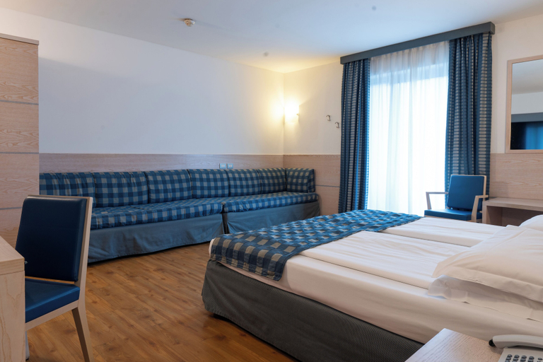 Bedroom 4, BIKE HOTEL CARAVEL, Trento