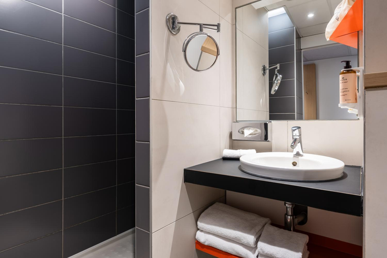 Bathroom 4, Mercure Paris Gare de Lyon TGV hotel, Paris