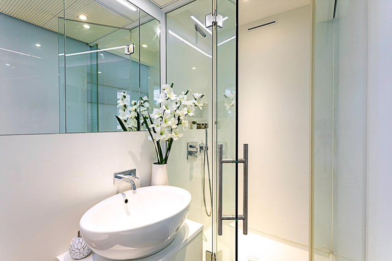 Bathroom 4, Idyllic Covent Garden Flat, London
