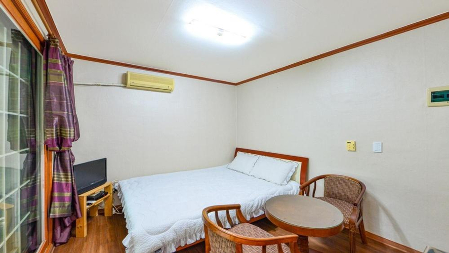 Bedroom 2, punggyeongsoripensyeon, Gapyeong
