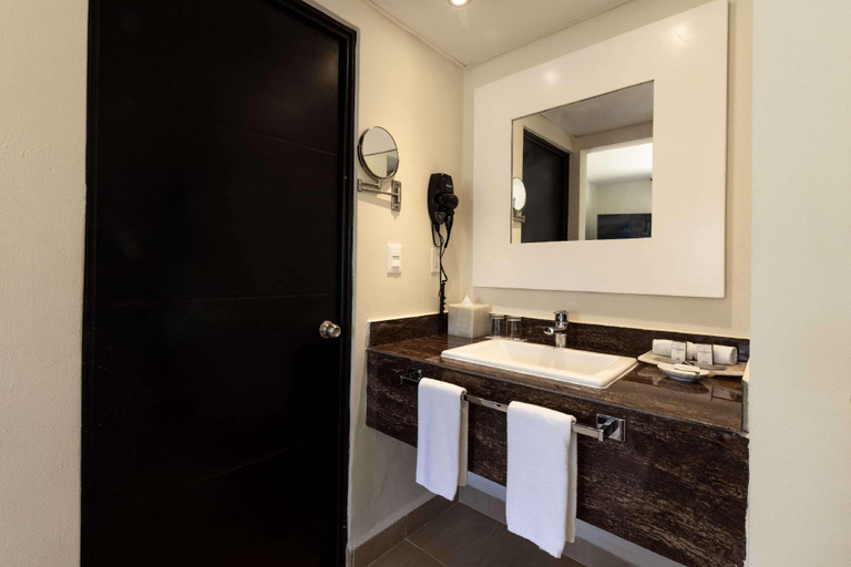 Bathroom, Allegro Playacar All Inclusive, Cozumel