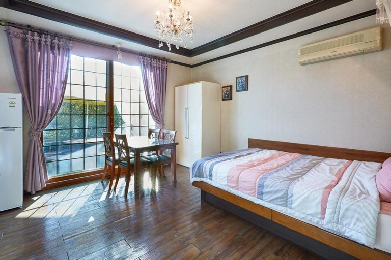 Bedroom 2, Taean Daenamu Pension, Taean