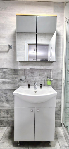 Bathroom 3, VAIAS Apartamente cu Terasa si Vedere Munte, Targu Neamt