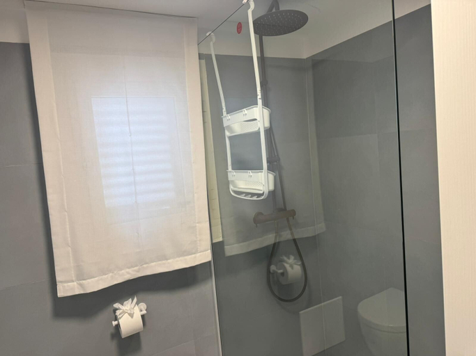 Bathroom 4, FRISELLA, Bari