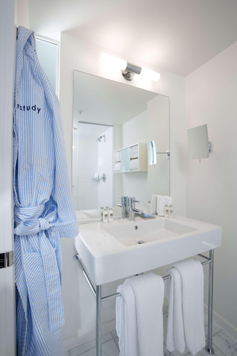 Bathroom, The Study at Yale, New Haven