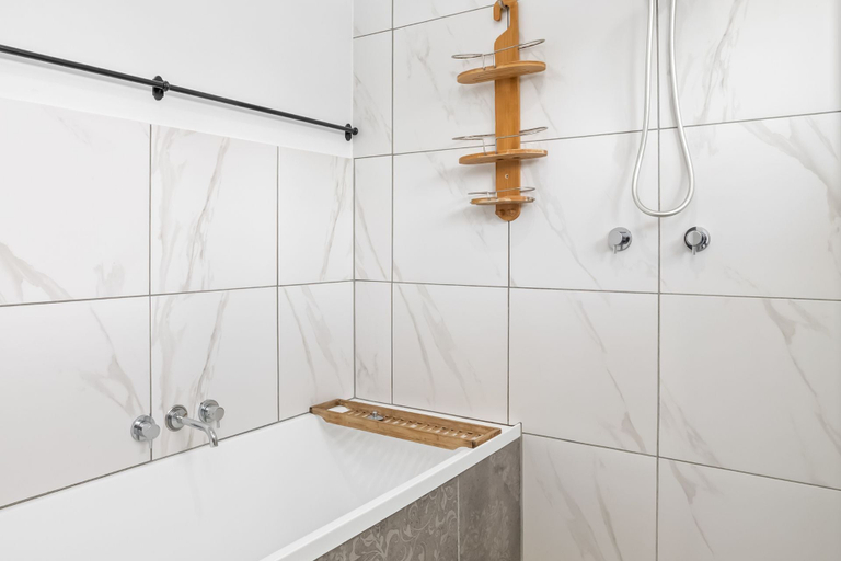 Bathroom 3, Rosslyn Bay Resort, Livingstone - Pt B