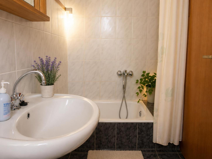 Bathroom 2, Argyroupolis Dimitris Rooms, Crete