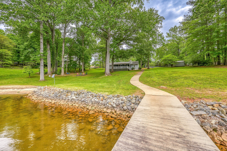 Exterior detail 5, Evergreen - Lakefront Home With Dock, Screened Porch, AC & Kayaks, Bedford