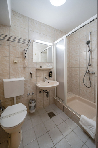 Bathroom 4, Hotel Alkar, Sinj