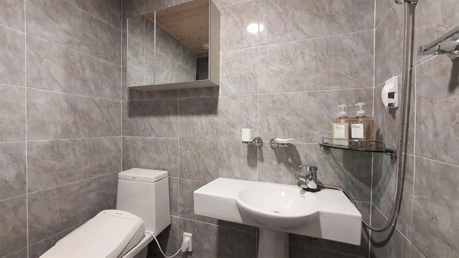 Bathroom 3, Uljeon 56 Pension, Danyang
