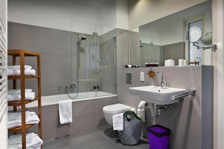 Bathroom 3, The Circus Apartments, Berlin