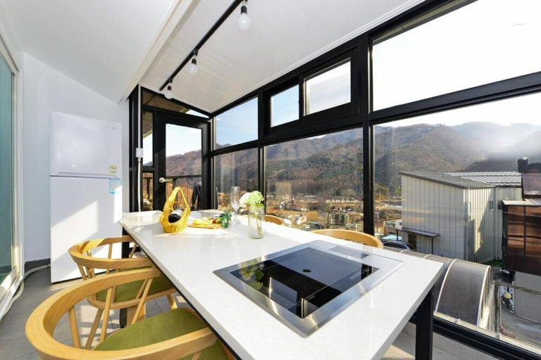 Others 5, Sellin Onsu Swimming Pool Pension, Gapyeong