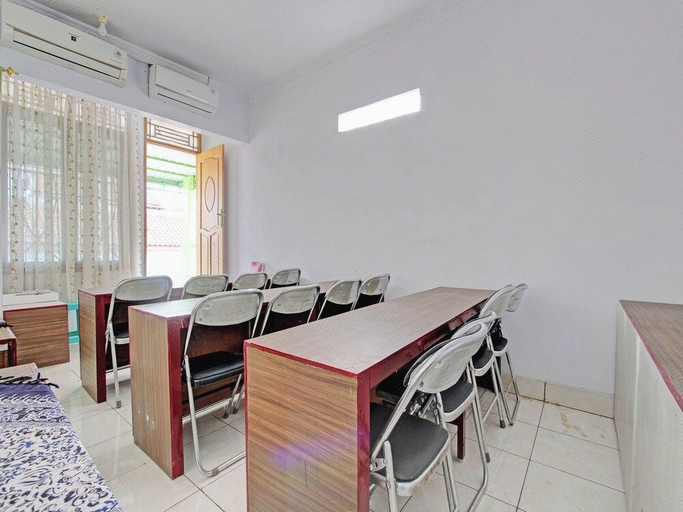 Business Facilities, Capital O 94297 Hotel New Tirken, Tegal