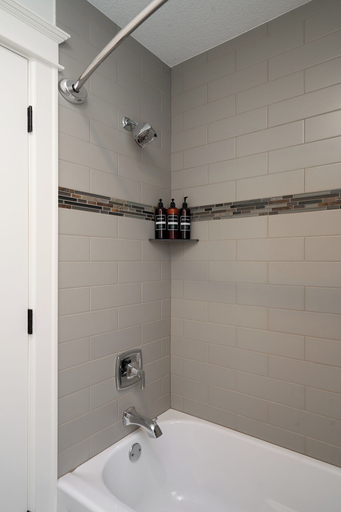 Bathroom 4, Dean Parkway Estate, Hennepin