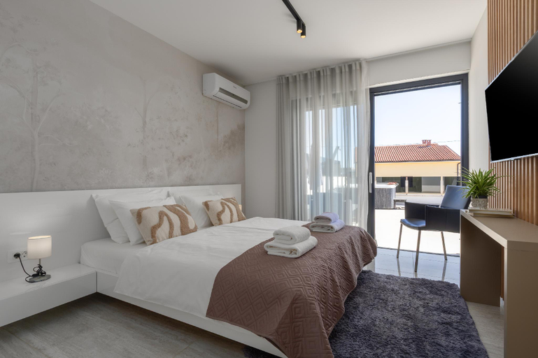 Others 4, Villa Villa Sandi, Novigrad