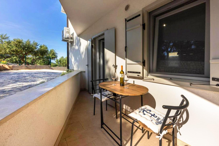 Outdoor dining 2, Villa Ancora - Merope Apt /w Jacuzzi & Terrace - Happy Rentals, Mali Lošinj