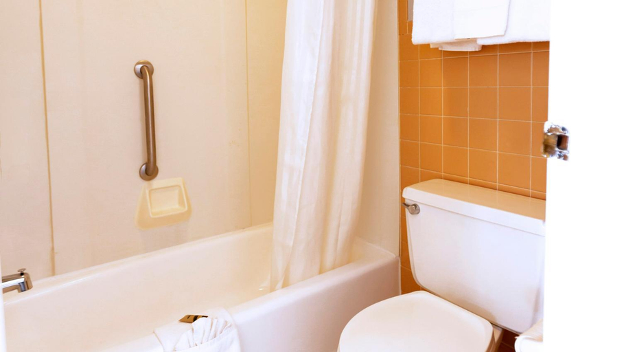 Bathroom, Sunrise Inn Williamstown, Grant