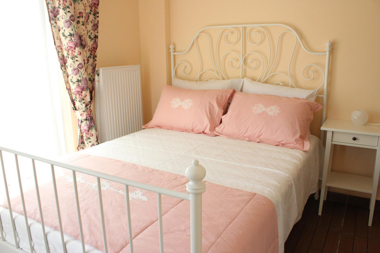 Bedroom 5, Ede Apart Hotel, Ezine