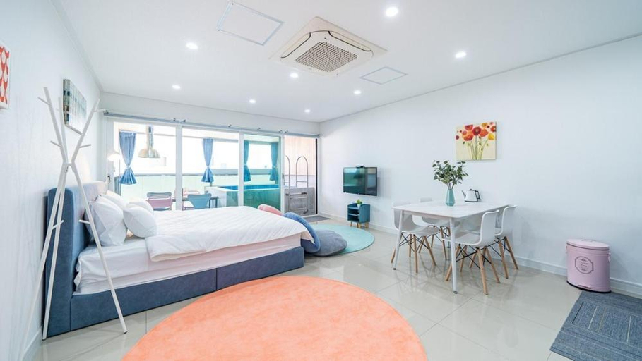 Bedroom 2, geojae sunstay poolvilla, Geoje