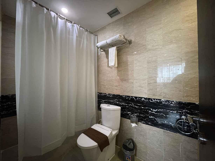 bathroom 4