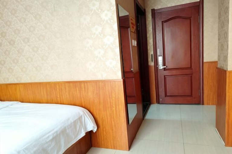 Bedroom 2, Qian Guoxin Dingsheng Hotel, Songyuan