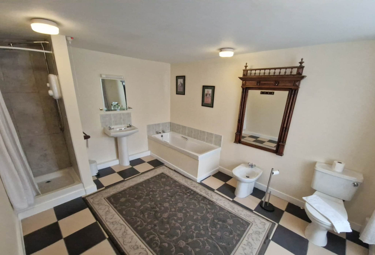 Bathroom 3, Trehellas House Hotel and Courthouse Restaurant, Cornwall