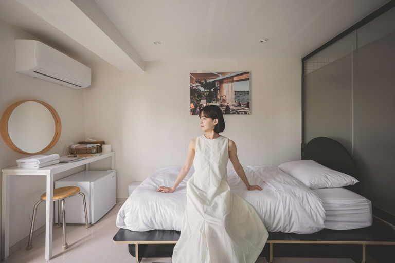 Bedroom 3, Slowon Hongdae, Mapo