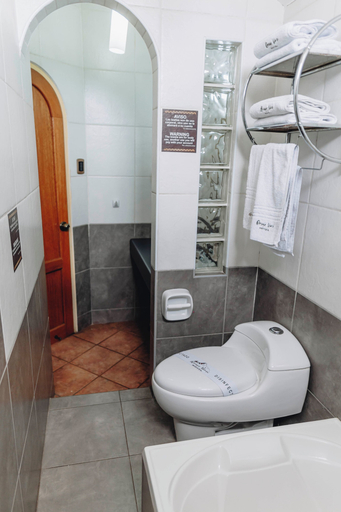Bathroom 4, Qosqo Wasi Hotel, Cusco