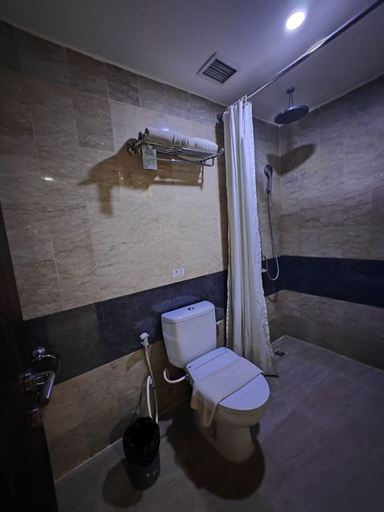bathroom 12