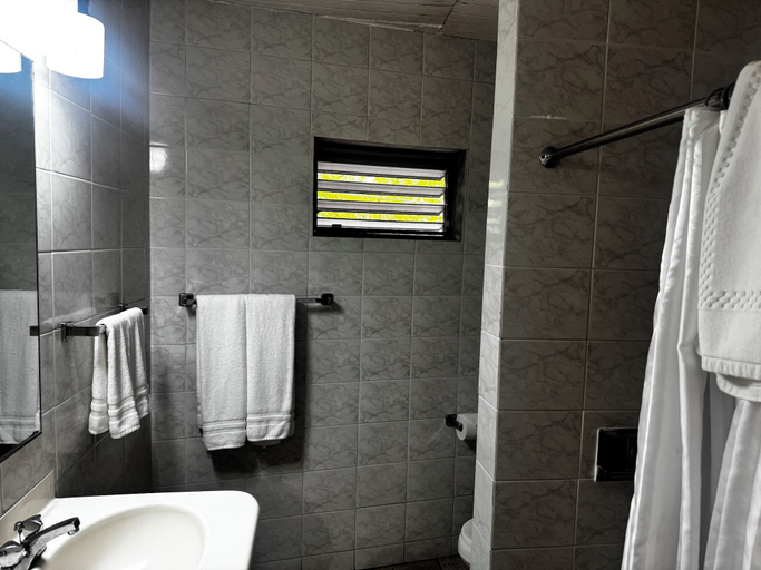 Bathroom 4, Allamanda Beach Hotel