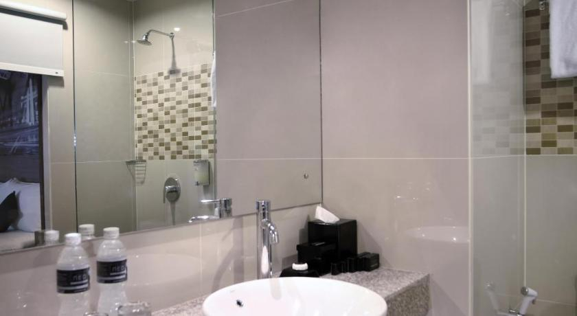 bathroom 16