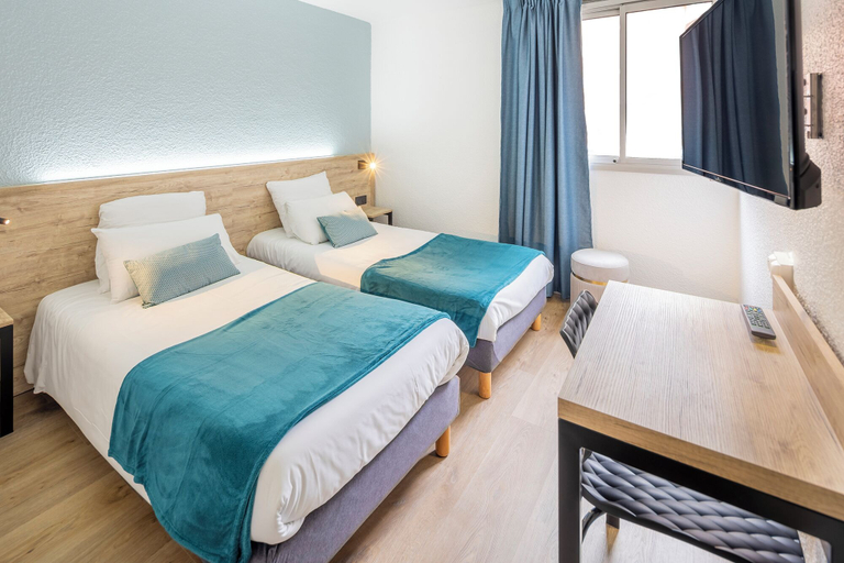 Bedroom 2, Hotel Estival-Arriel, Hautes-Pyrénées