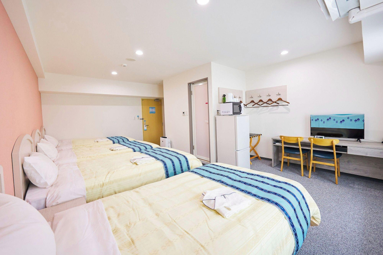 Bedroom 2, Hotel Peace Land, Naha
