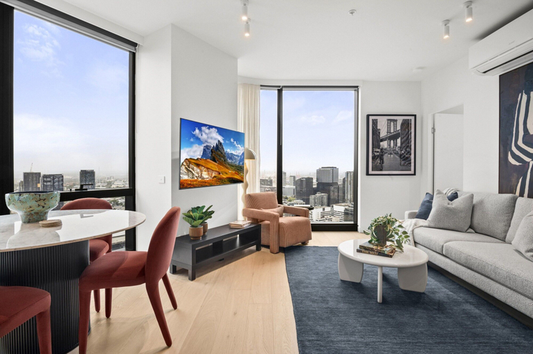 Living room 4, 1BR Apt Pool, Gym Near Casino & Southbank Dinning, Melbourne