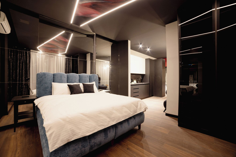 Room 5, Kron, Novi Sad