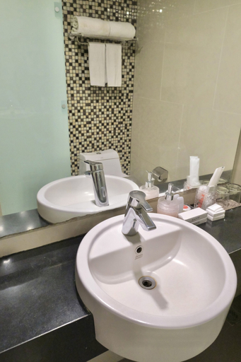 bathroom 12