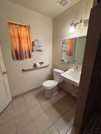 Bathroom 3, Border Motel, Imperial