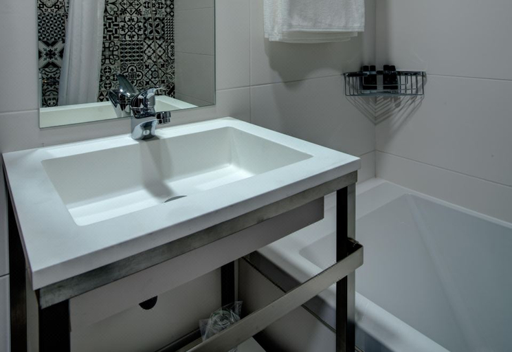Bathroom 4, VIP Inn Berna Hotel, Lisbon