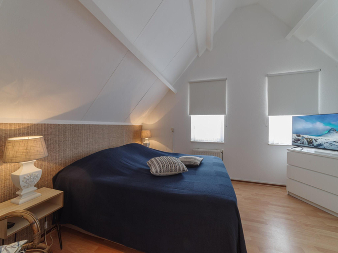 Bedroom 2, Holiday Home in Zeeland with Spacious Garden, Kapelle