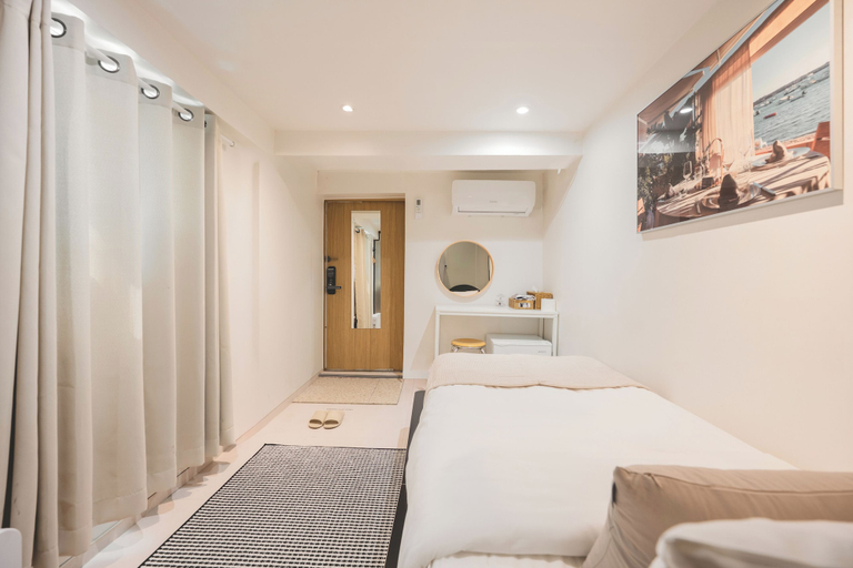 Bedroom 5, Slowon Hongdae, Mapo