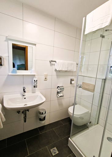 Bathroom 5, Gasthof Lamprecht, Weilheim-Schongau
