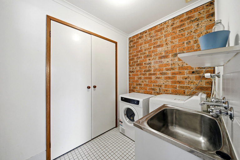 Bathroom 4, Family Friendly 3-bed Home With Outdoor Area, Canberra