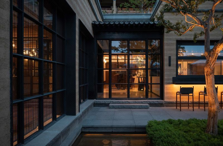 Exterior & Views