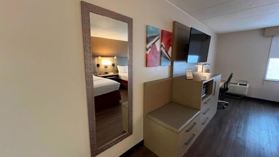 Bedroom 2, Lansing Delta West Hotel, Eaton