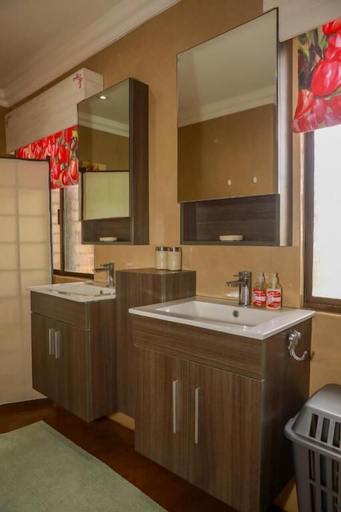 Bathroom 5, Golden Quilt Venue Stays, Ekurhuleni