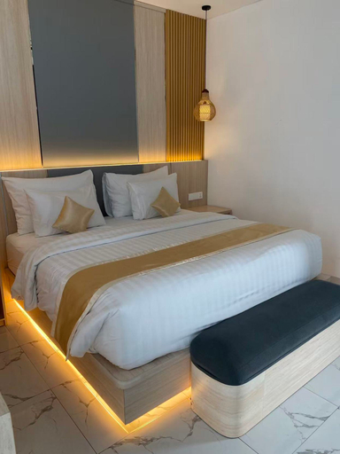bedroom 13