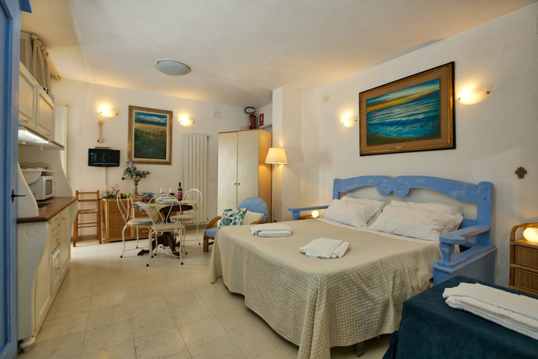 Room 2, Apartment Near Marina Castagneto Beach, Livorno
