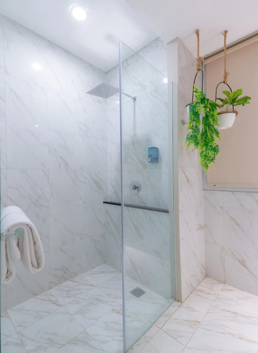 bathroom 13