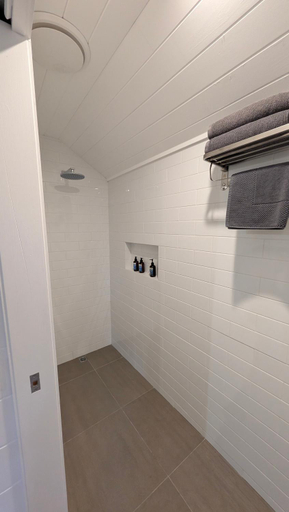 Bathroom 3, Bombua Beach House, South East Santo