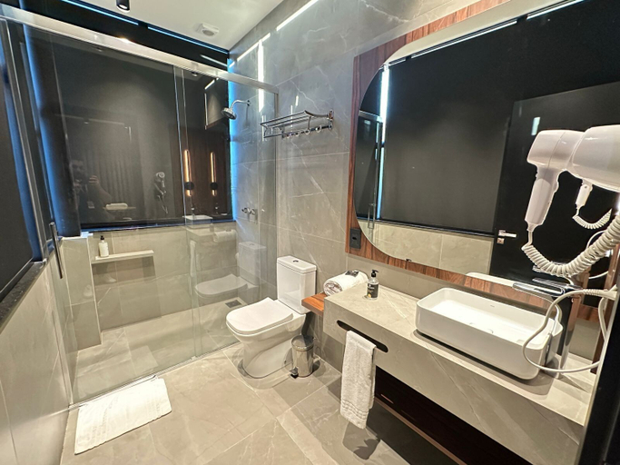 Bathroom 4, Zallon Hotel Executivo, Lajedão